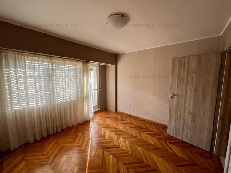 Apartament cu 3 camere decomandat în Unirii