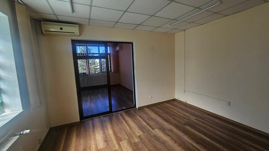 Casă individuală cu 12 camere cu Canalizare în Jiului