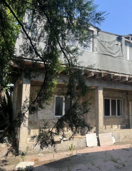 Casă individuală cu 8 camere cu Canalizare în Gheorghe Doja