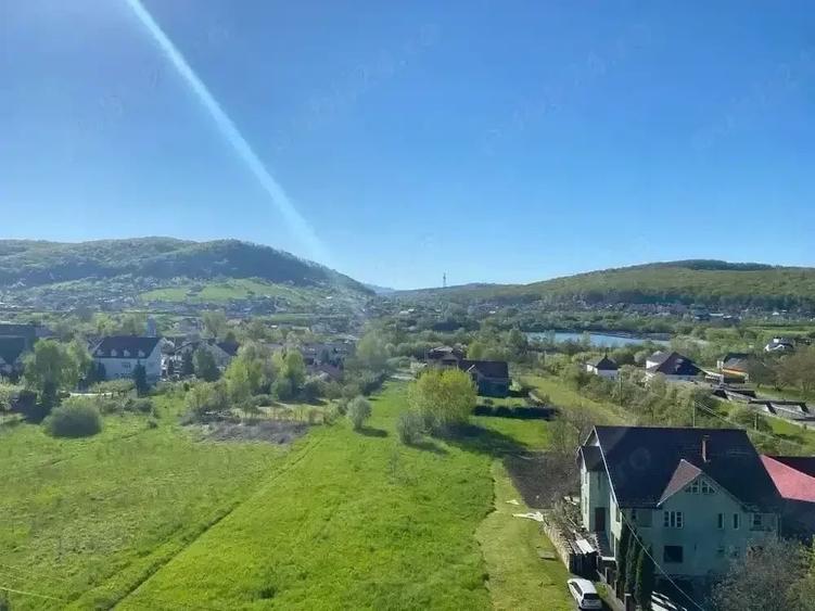 Apartament cu 4 camere decomandat în Calea Moldovei
