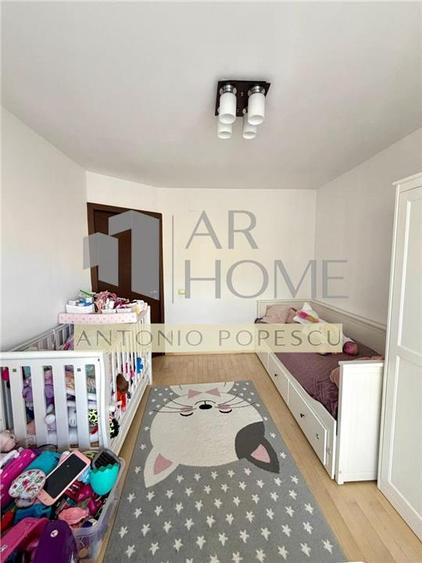 Apartament cu 3 camere decomandat, mobilat în Ultracentral