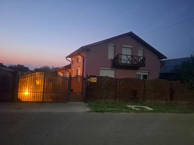 Casă cu 4 camere cu Teren 1800 Mp în Cârna
