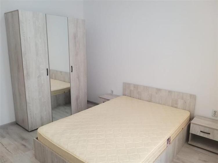 Apartament cu 3 camere decomandat, mobilat în Tractorul