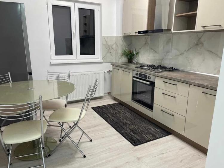 Apartament cu 3 camere semidecomandat, mobilat în Berceni