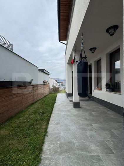 Casă individuală cu 5 camere decomandat cu Canalizare în Mănăștur