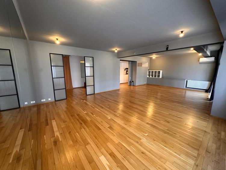 Apartament cu 4 camere semidecomandat în Dacia