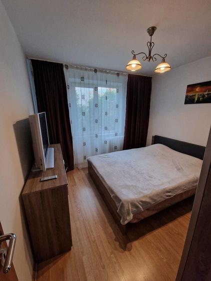 Apartament cu 3 camere semidecomandat în Teiul Doamnei