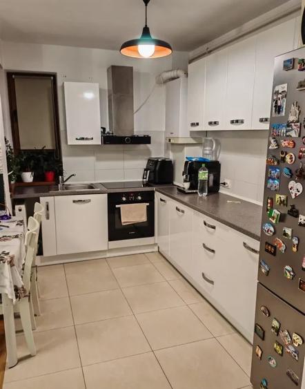 Apartament cu 3 camere decomandat, mobilat în Tractorul