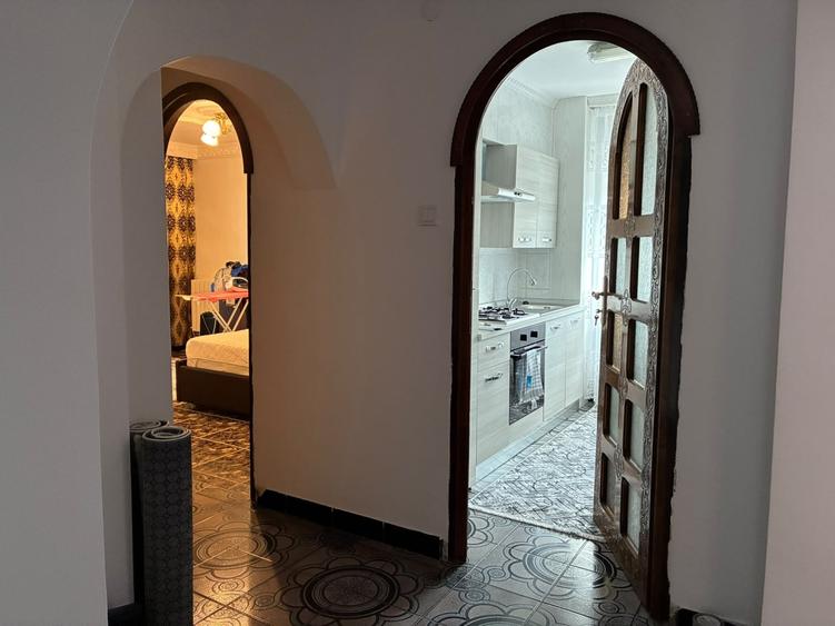Apartament cu 2 camere decomandat, mobilat în Nicolina