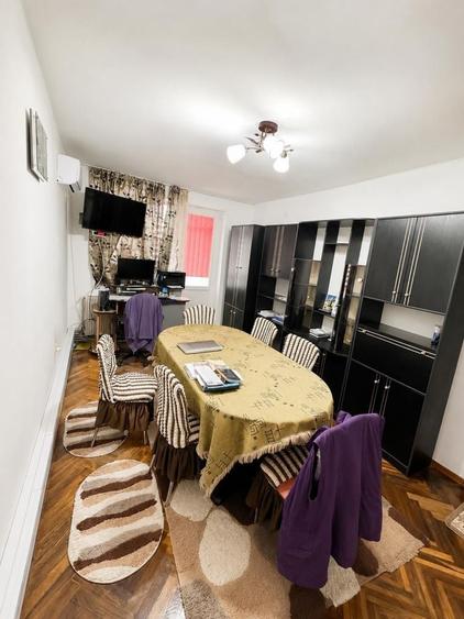 Apartament cu 4 camere decomandat în Central