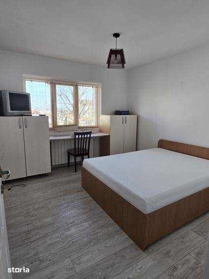 Apartament cu 4 camere semidecomandat în Central
