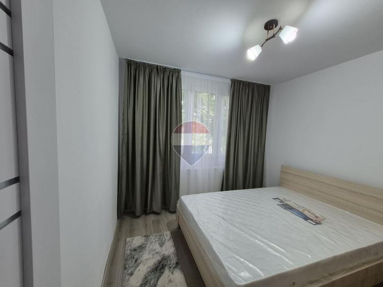 Apartament cu 3 camere semidecomandat, mobilat în Sălaj