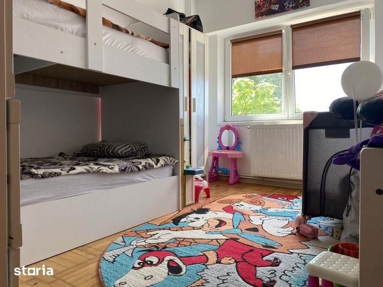 Apartament cu 3 camere decomandat în Micro 11