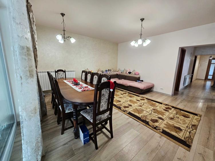 Casă cu 4 camere în Săucești