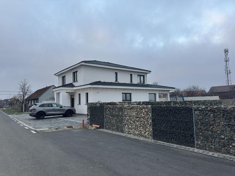Casă cu 4 camere cu Teren 430 Mp în Becicherecu Mic