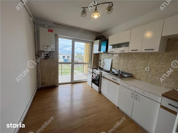 Apartament cu 3 camere decomandat, mobilat în Trei Stejari