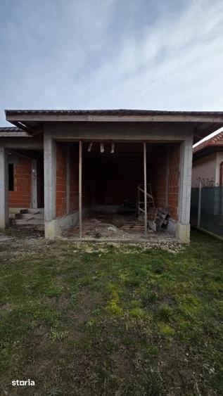 Casă cu 4 camere cu Teren 400 Mp în Central