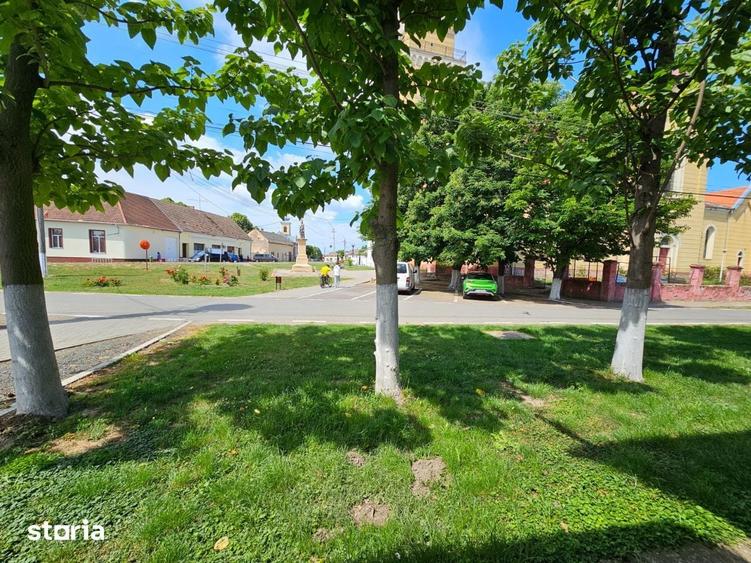 Casă cu 5 camere cu Teren 1200 Mp în Cenad