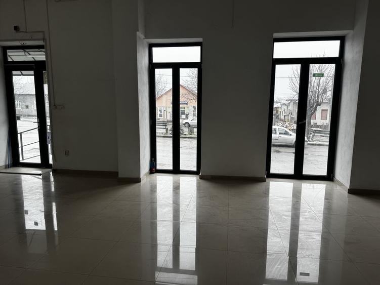 Casă cu 4 camere cu Teren 300 Mp în Central