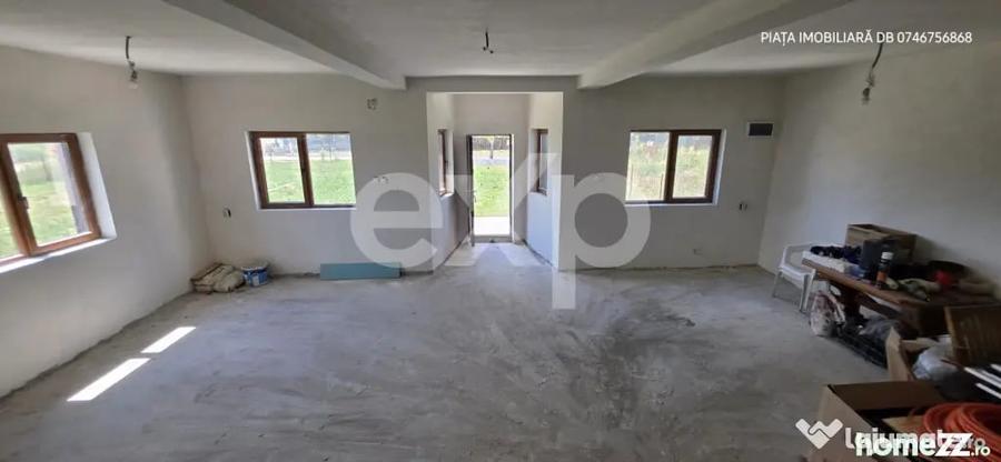 Casă cu 7 camere cu Teren 2000 Mp în Colacu