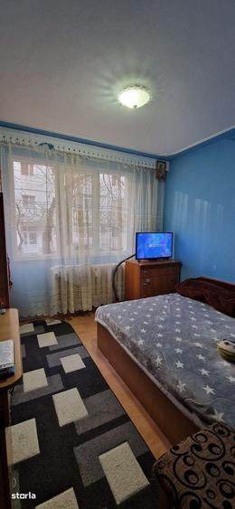 Apartament cu 3 camere decomandat în Tătărași