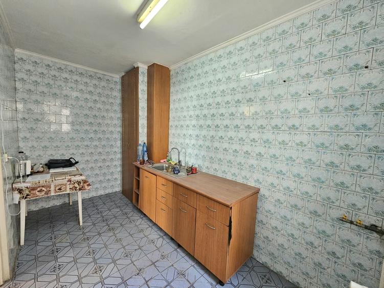 Apartament cu 3 camere în Drumul Taberei