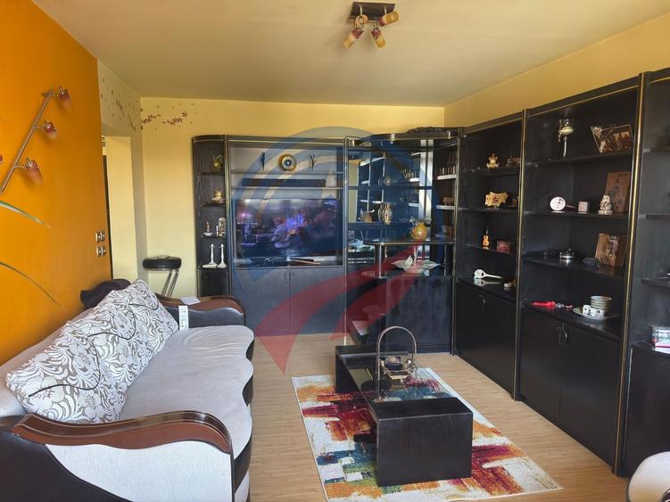 Apartament cu 2 camere decomandat în 1 Mai