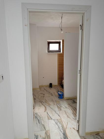 Casă cu 5 camere cu Garaj în Măriței