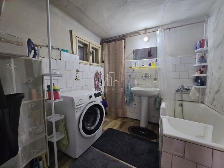 Casă individuală cu 5 camere cu Canalizare în Central