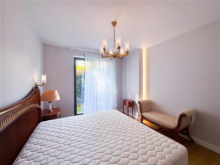 Apartament cu 3 camere decomandat, mobilat în Grădina Icoanei