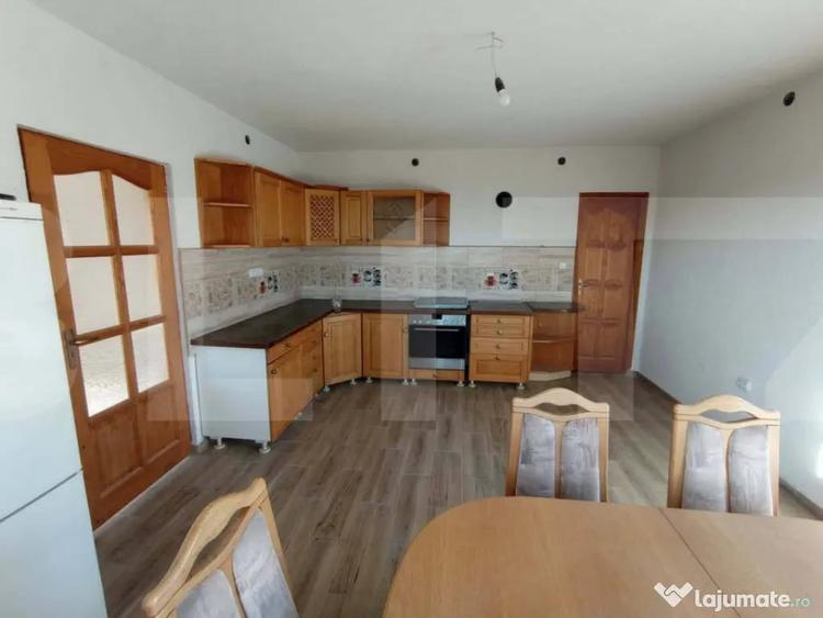 Casă cu 5 camere cu Teren 486 Mp în Petriceni