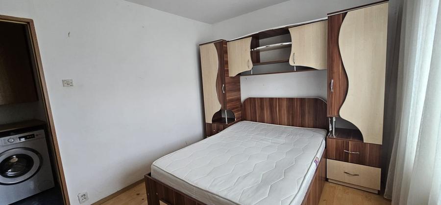 Apartament cu 2 camere semidecomandat, mobilat în Moinești