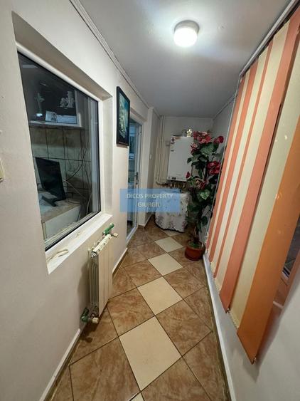 Casă individuală cu 4 camere cu Canalizare în Central