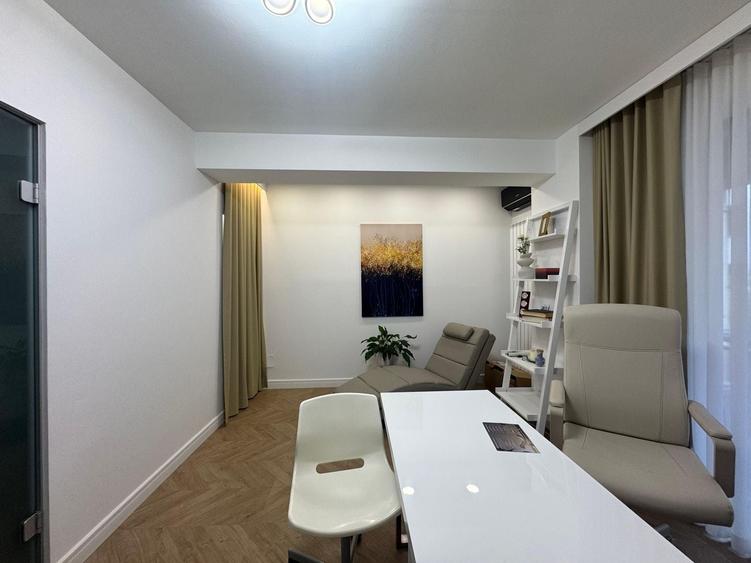 Apartament cu 4 camere semidecomandat în Casin