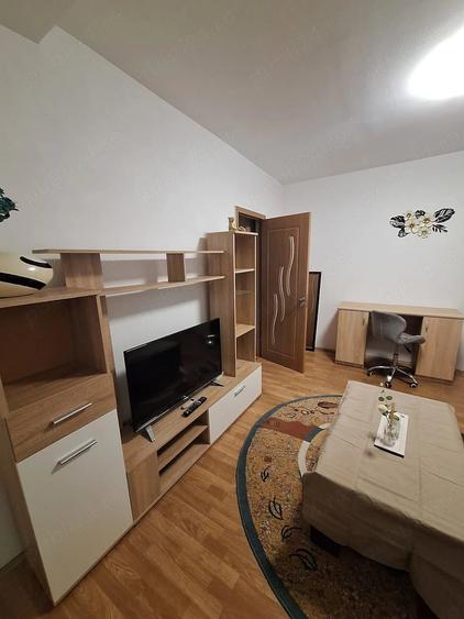 Apartament cu 2 camere semidecomandat în Girocului