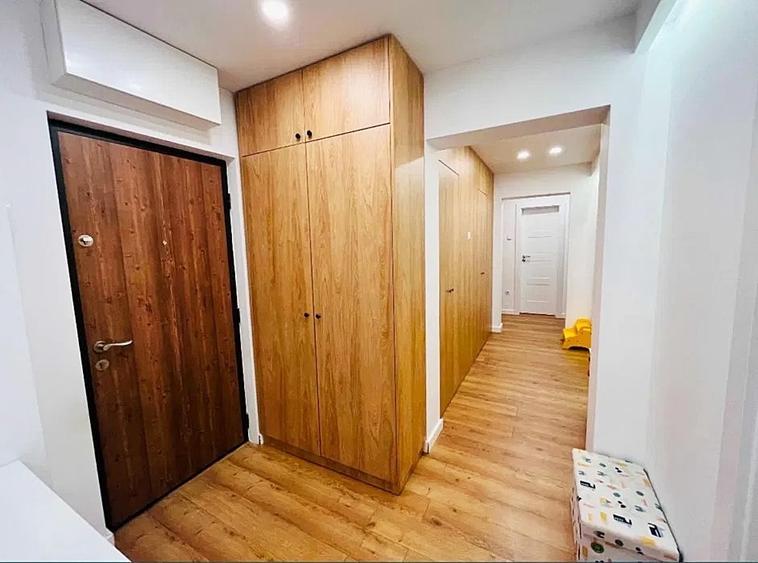 Apartament cu 3 camere decomandat în Dristor