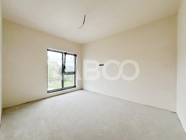 Duplex cu 4 camere cu Canalizare în Florești