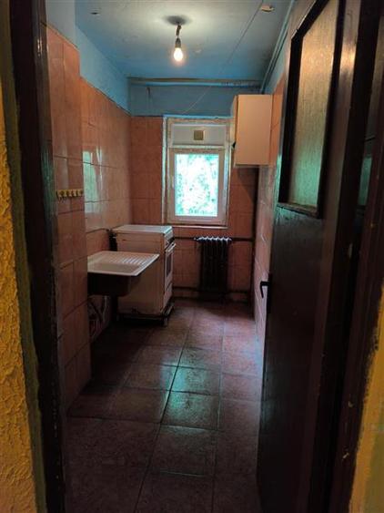 Apartament cu 3 camere semidecomandat în Brâncoveanu