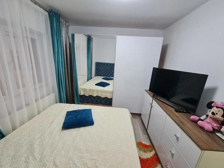 Apartament cu 3 camere semidecomandat în Filiași
