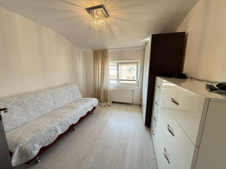 Apartament cu 3 camere decomandat, mobilat în Dâmbovița