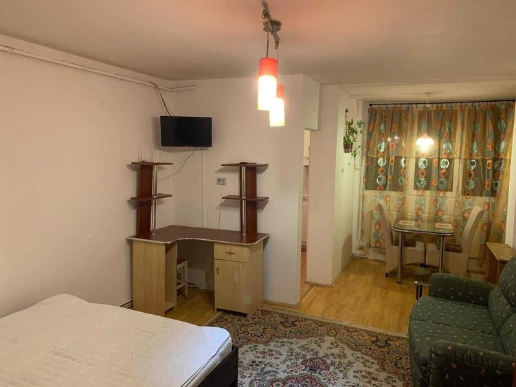Garsonieră decomandată în Central