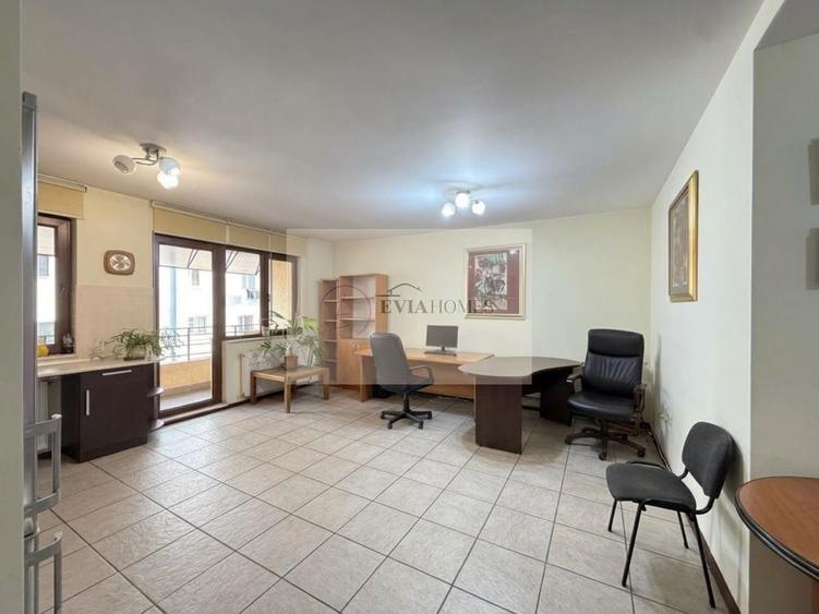 Apartament cu 3 camere semidecomandat, mobilat în Andrei Mureșanu