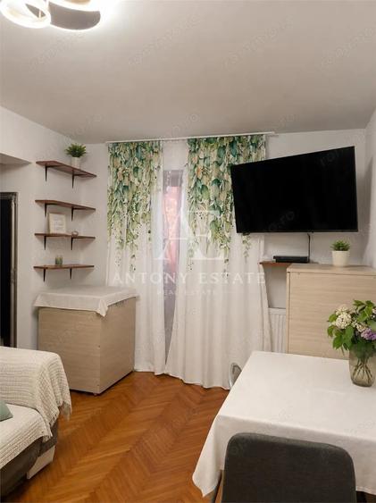 Apartament cu 3 camere semidecomandat în Central