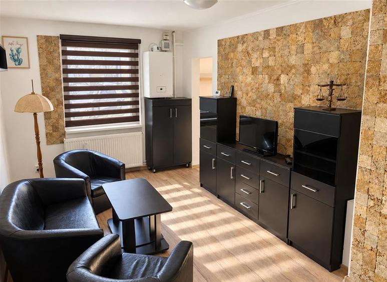 Apartament cu 3 camere decomandat, mobilat în Central