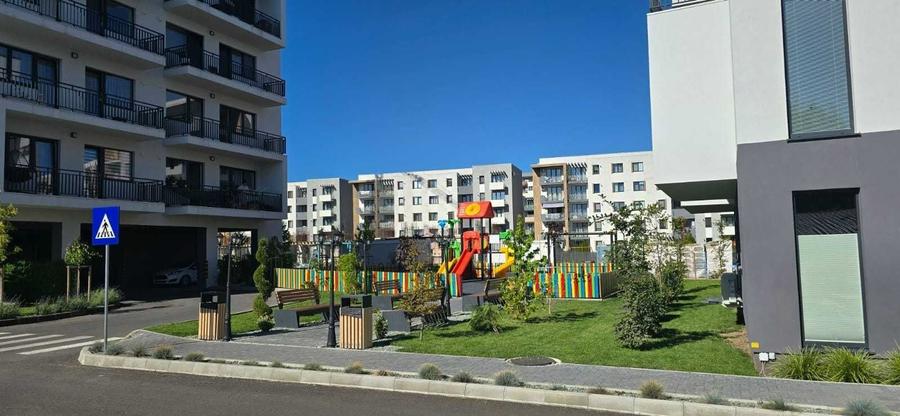 Apartament cu 2 camere decomandat în Tractorul
