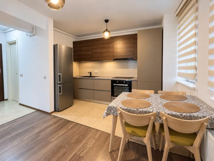 Apartament cu 2 camere decomandat, mobilat în Tractorul