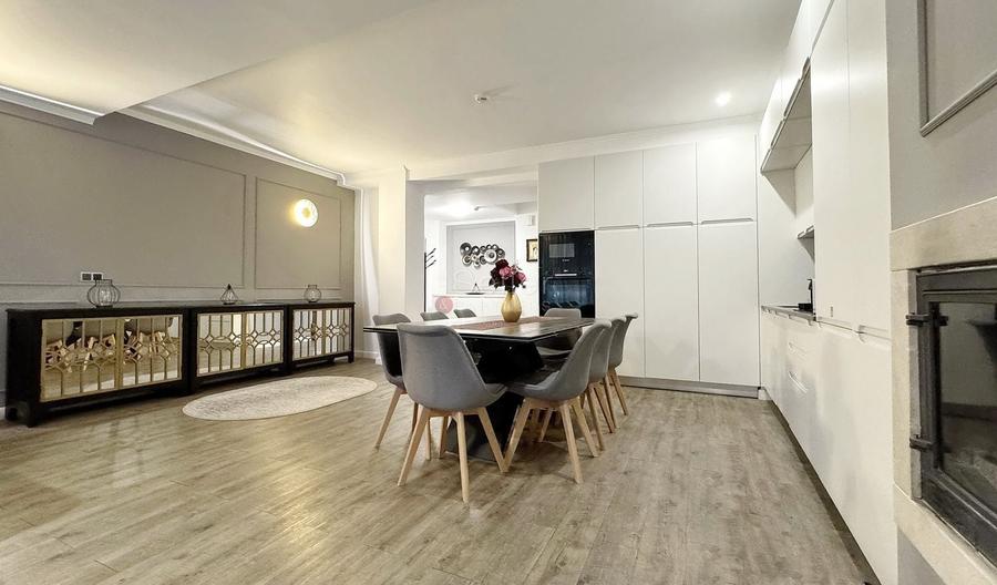 Apartament cu 4 camere decomandat, mobilat în Poiana Brașov