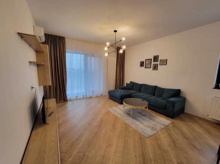 Apartament cu 3 camere semidecomandat în Pipera