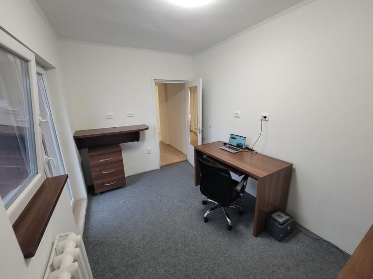 Apartament cu 4 camere decomandat în Rogerius