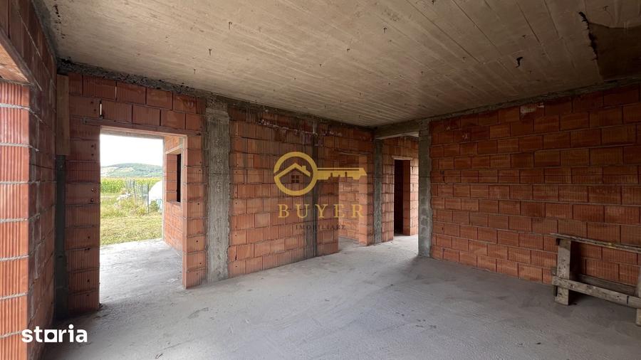 Casă cu 4 camere cu Teren 571 Mp în Cristian